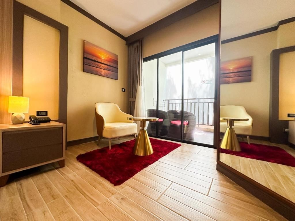 rooms-deluxe-balcony-king