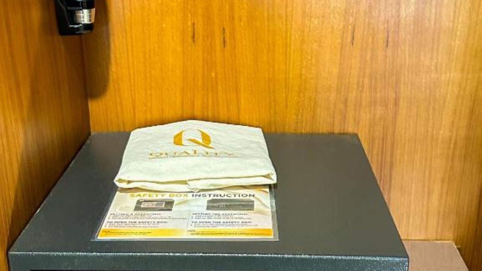 rooms-deluxe-balcony-twin