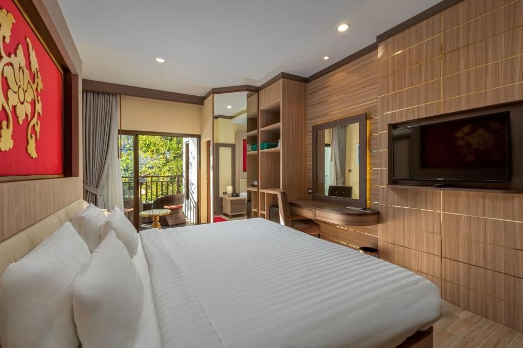 rooms-deluxe-balcony-king-garden-view