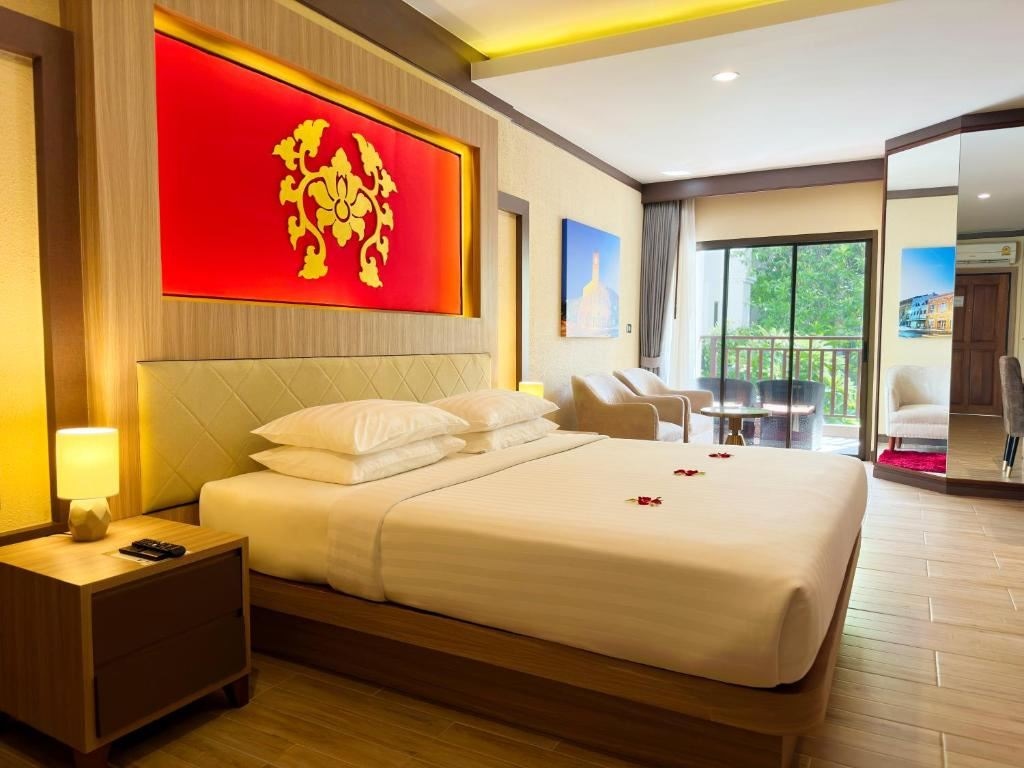 rooms-deluxe-premium-balcony-pool-view