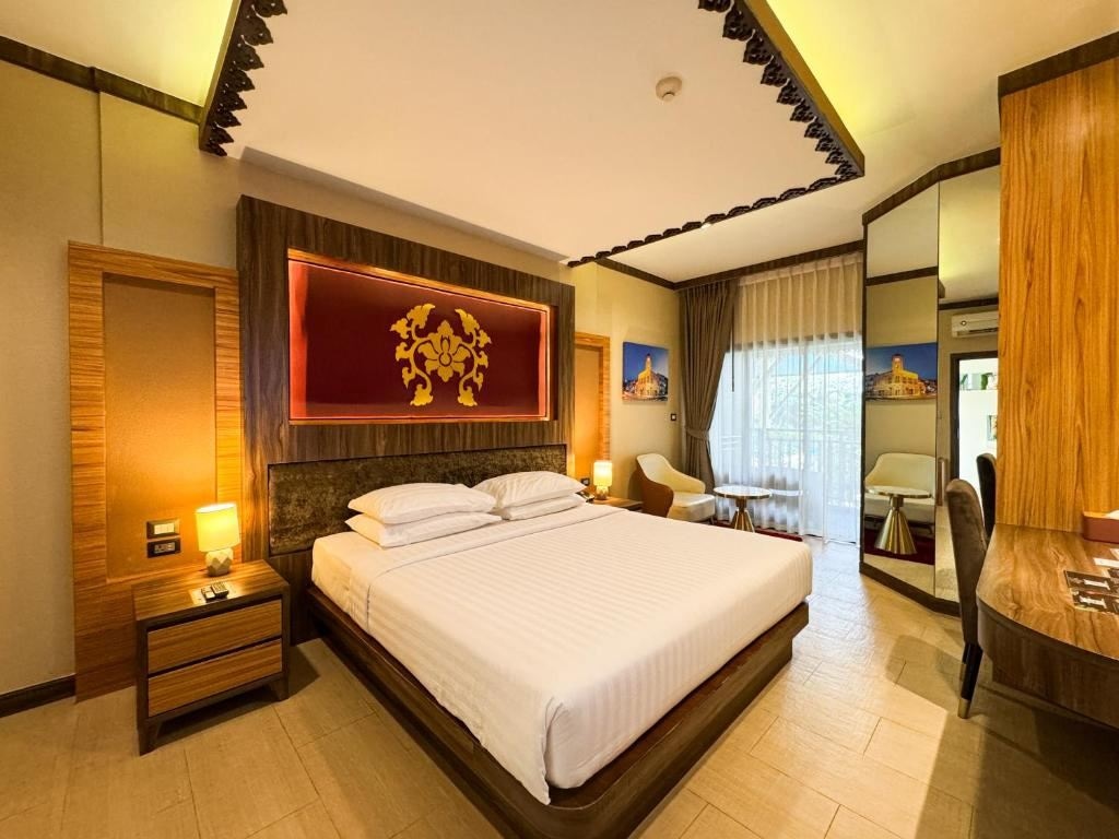 rooms-deluxe-pool-front