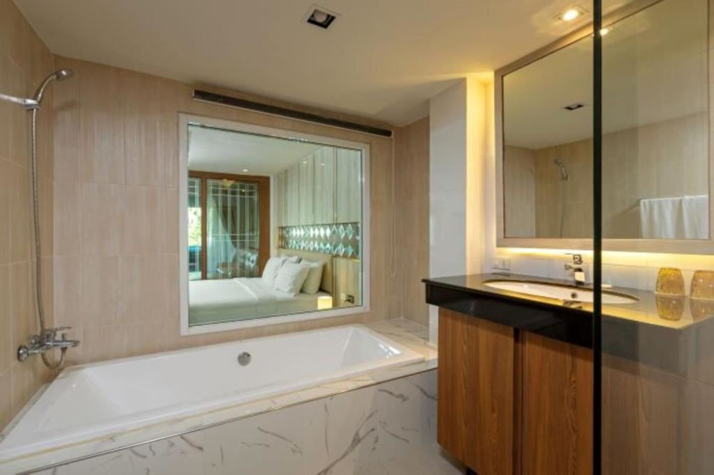 rooms-suite-room-city-view