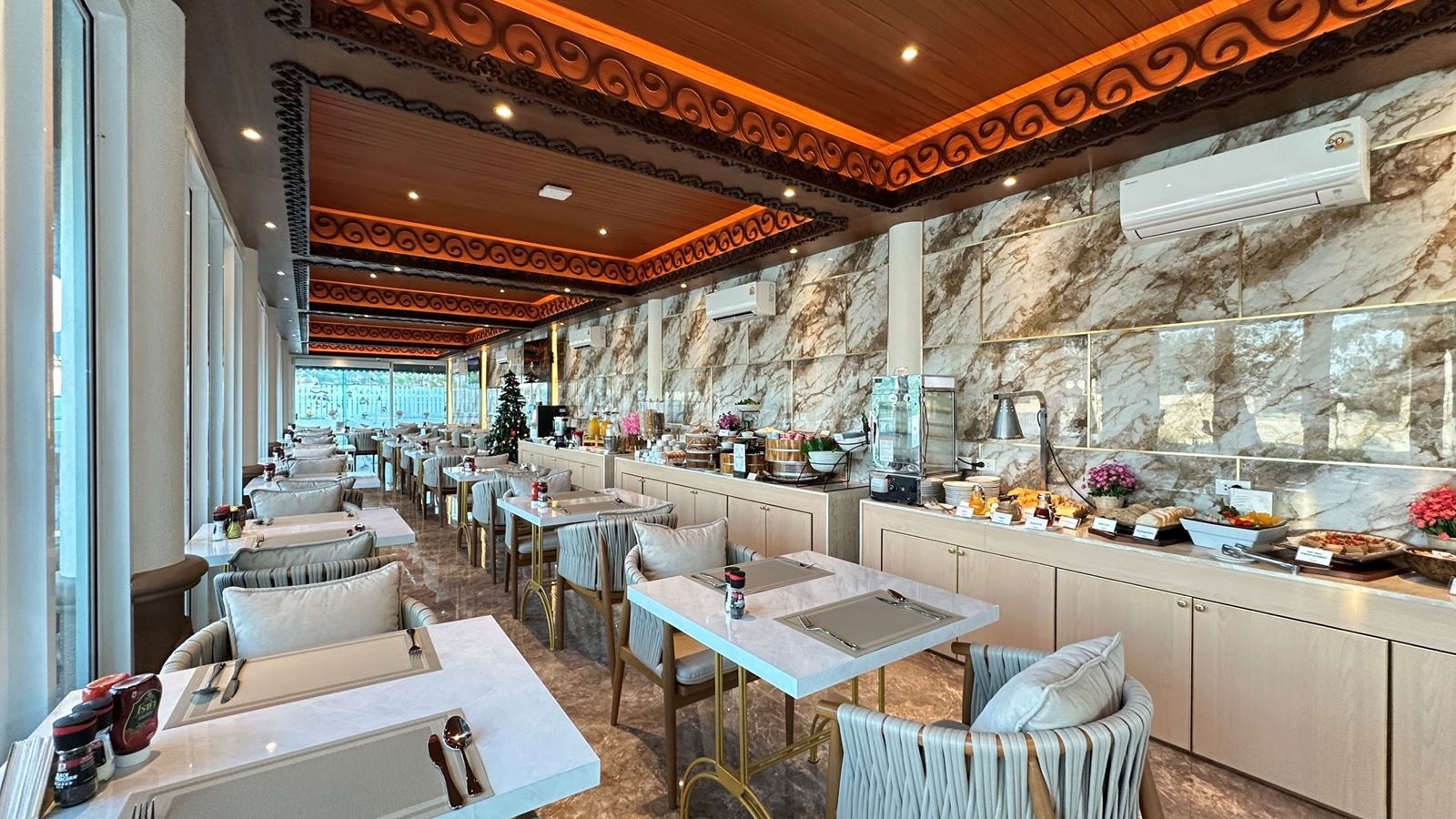 restaurants-restaurant